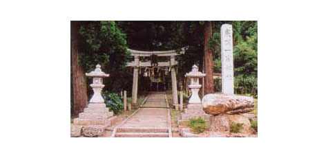 一言神社の入り口の鳥居の写真